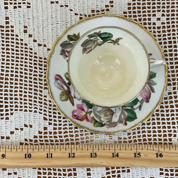 Vintage ROSINA Pink and White Magnolia Bone China footed Teacup & Saucer - Picture 9 of 12